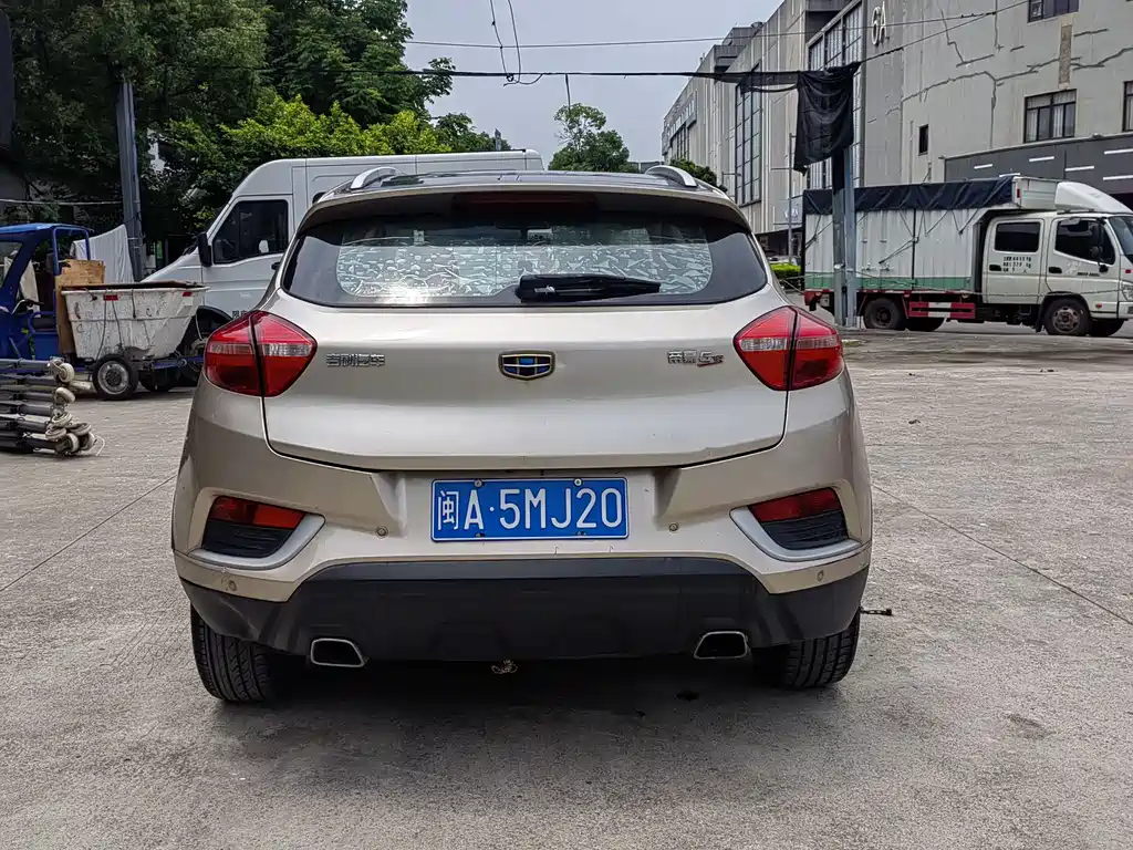 Geely Emgrand GS 2016 — фото 12