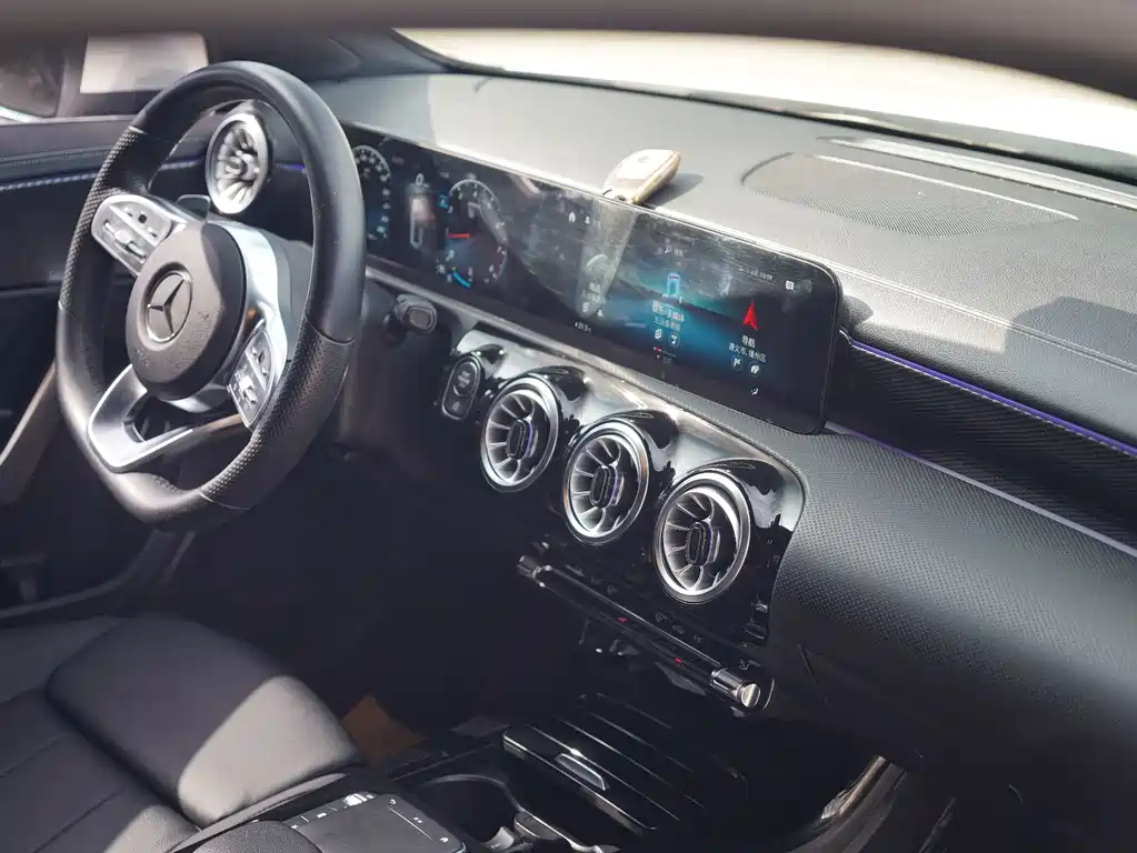Mercedes-Benz A-Class 2022 — фото 11