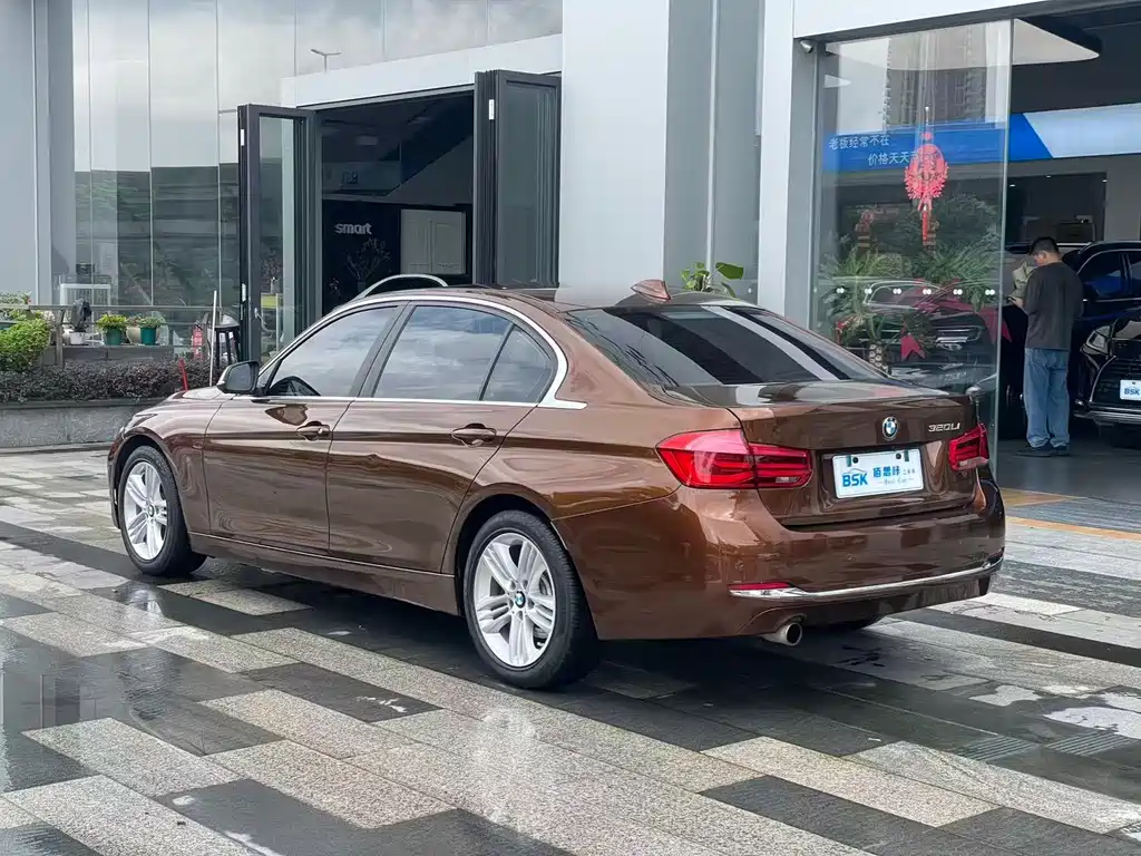 BMW 3 Series 2017 — фото 14