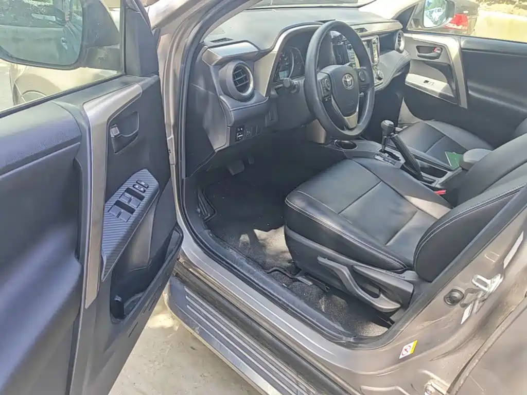 Toyota RAV4 2015 — фото 16