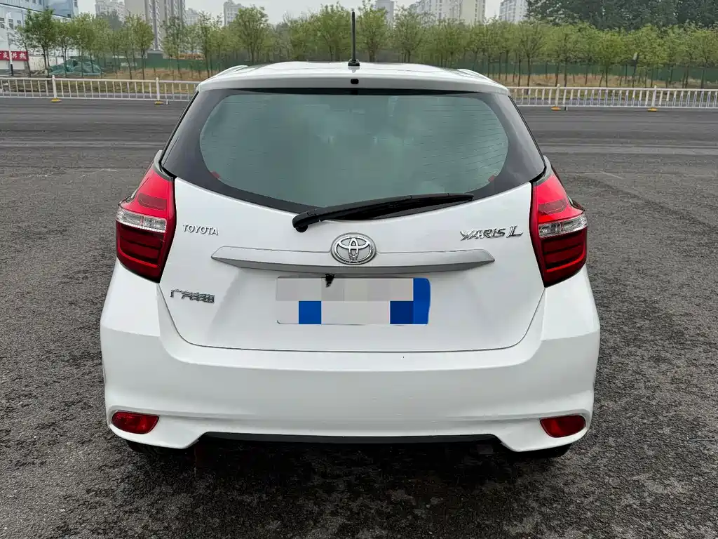 Toyota Yaris L 2019 — фото 8
