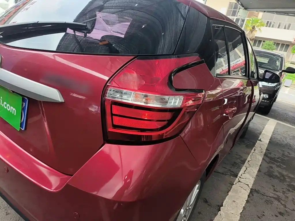 Toyota Yaris L 2019 — фото 8