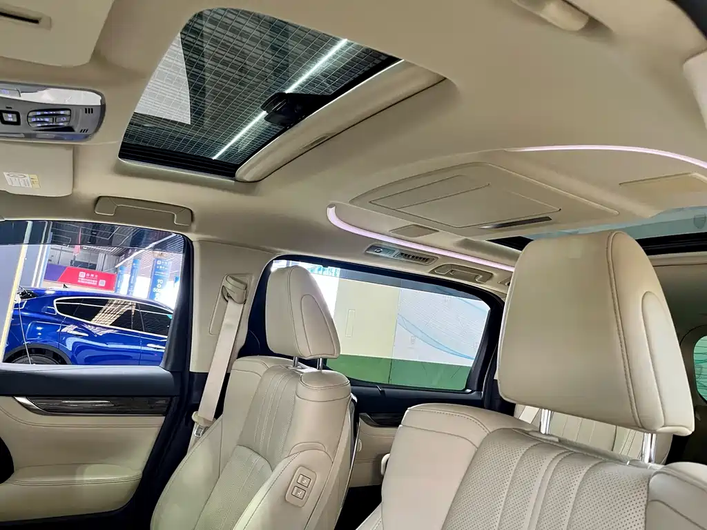 Toyota Alphard 2020 — фото 11