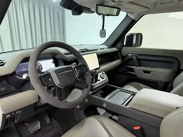 Land Rover Defender 2022