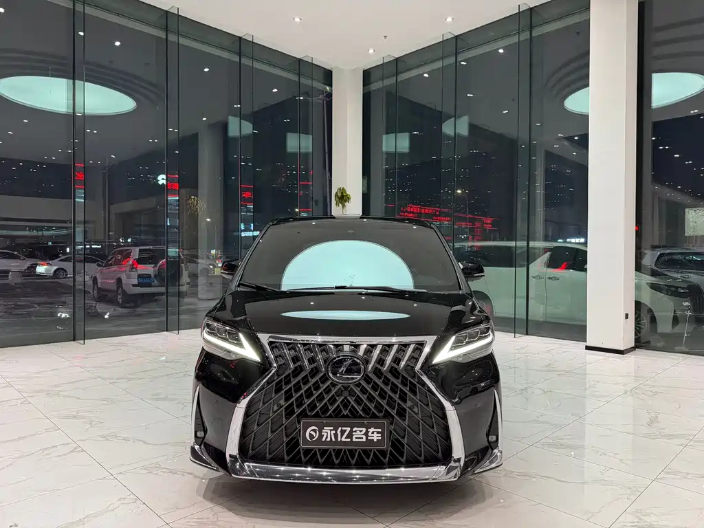 Lexus LM 2023 — фото 1