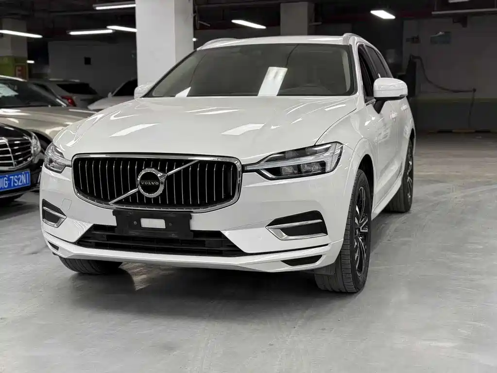 Volvo XC60 2019 — фото 1