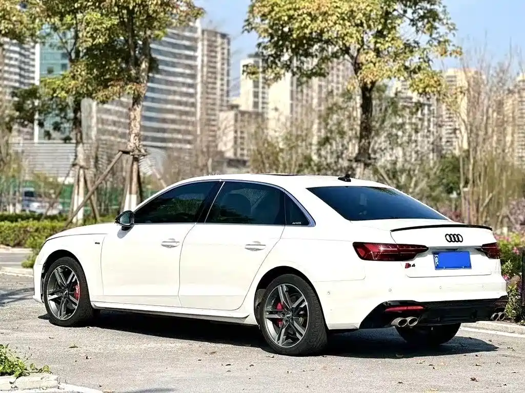 Audi A4L 2021 — фото 8