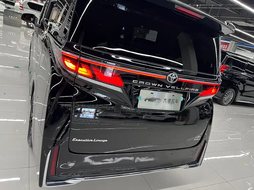 Toyota Vellfire 2023 — фото 7