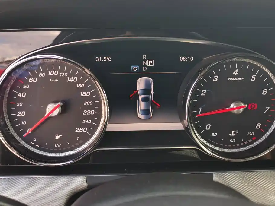 Mercedes-Benz E-Class 2017 — фото 14