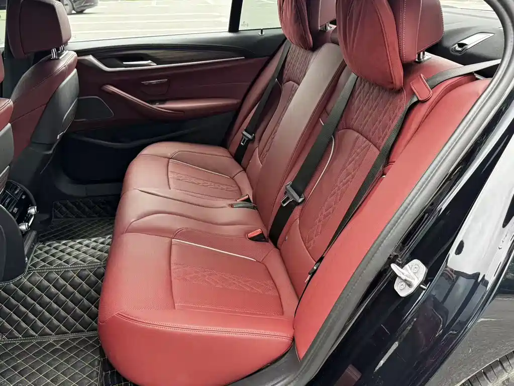 BMW 5 Series 2022 — фото 10