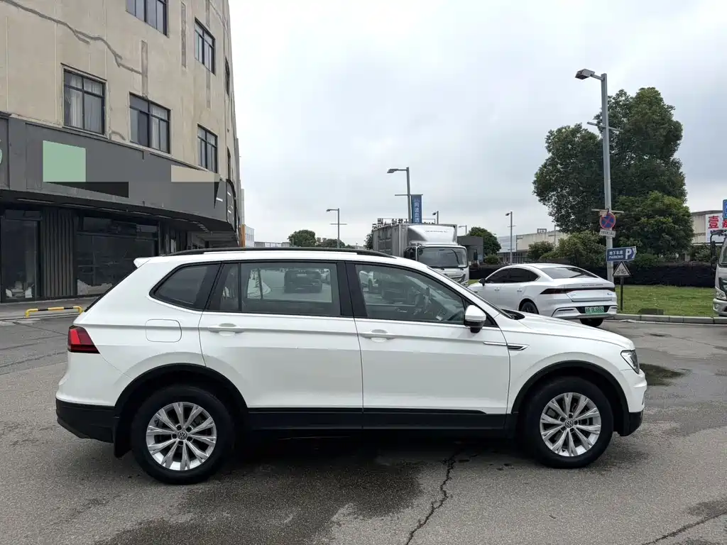 Volkswagen Tiguan L 2018 — фото 3