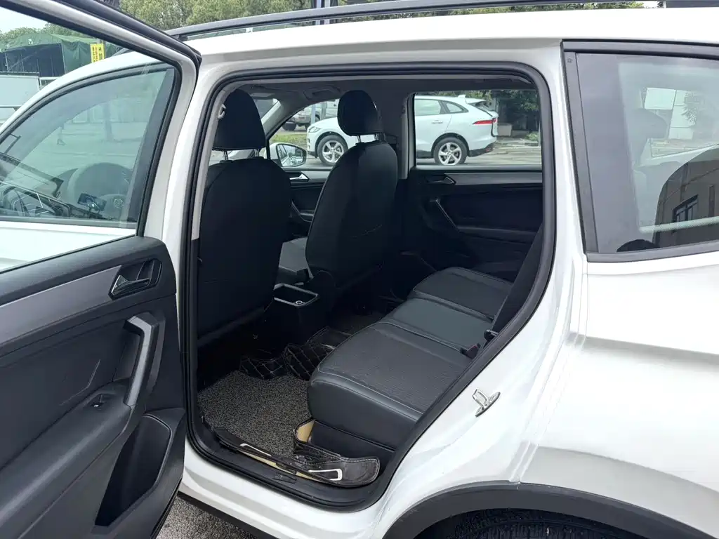 Volkswagen Tiguan L 2018 — фото 7