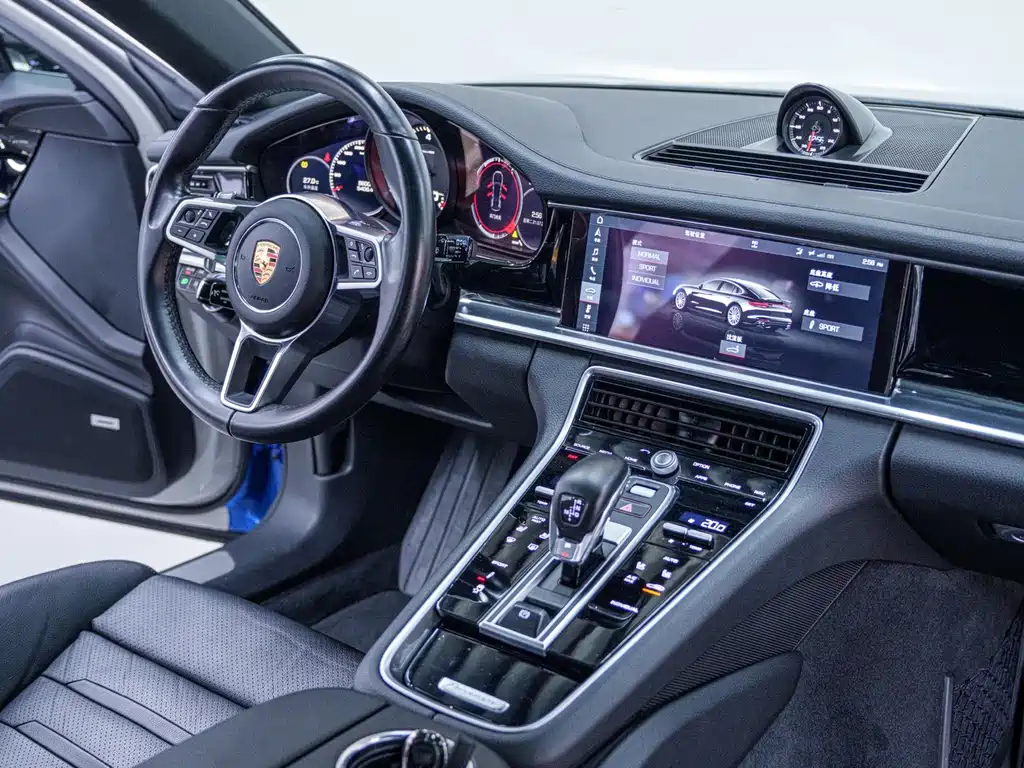 Porsche Panamera 2018 — фото 19