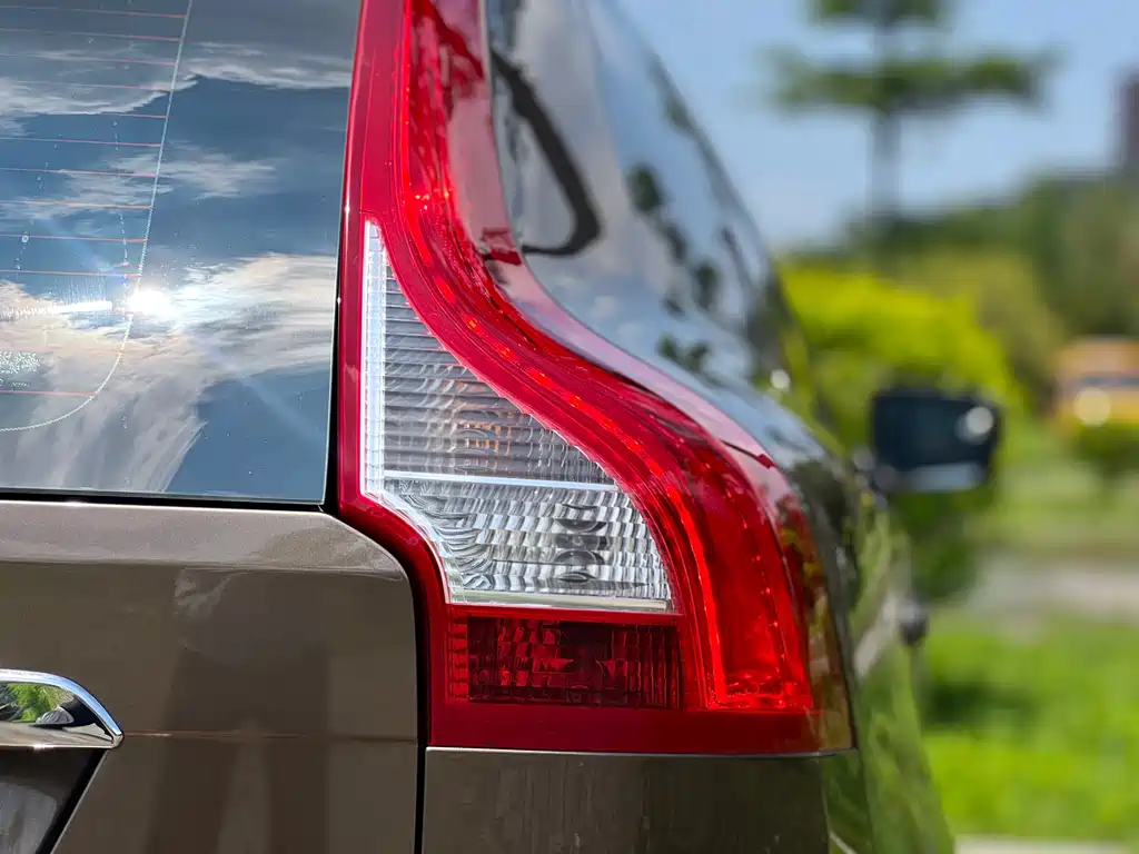 Volvo XC60 2017 — фото 20