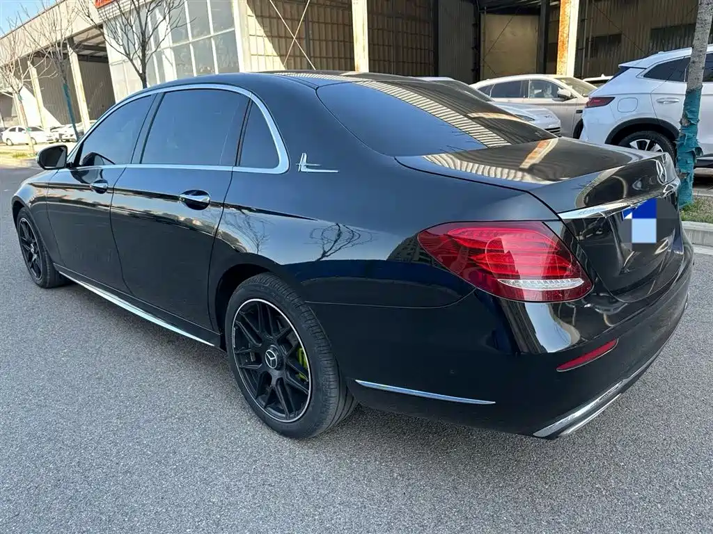 Mercedes-Benz E-Class 2018 — фото 15