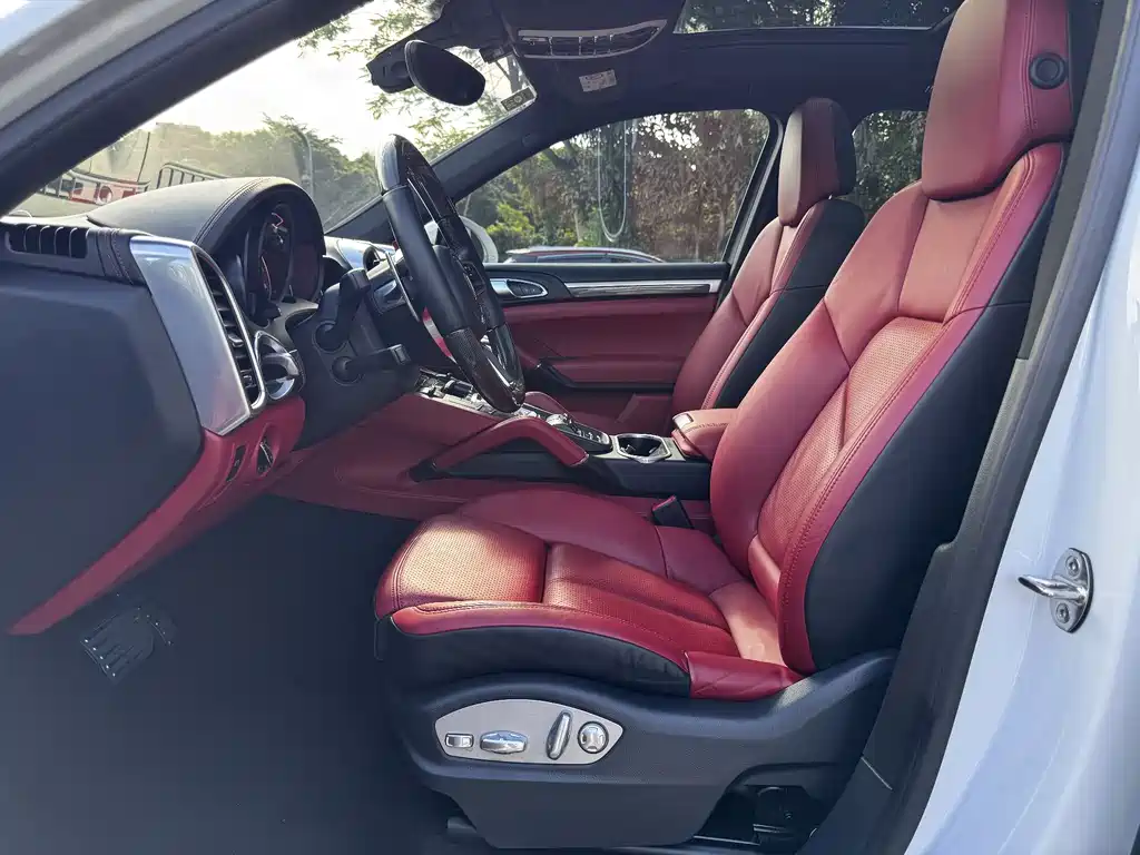 Porsche Cayenne 2016 — фото 12