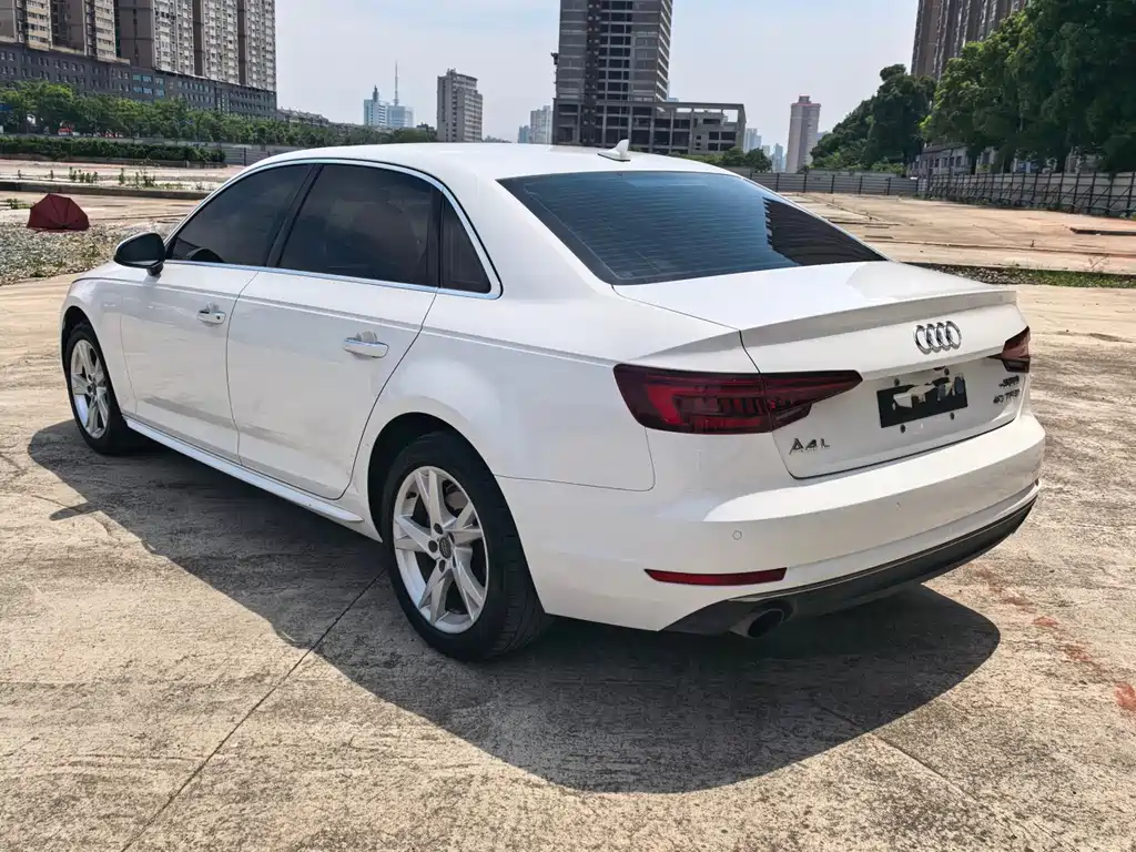 Audi A4L 2018 — фото 10