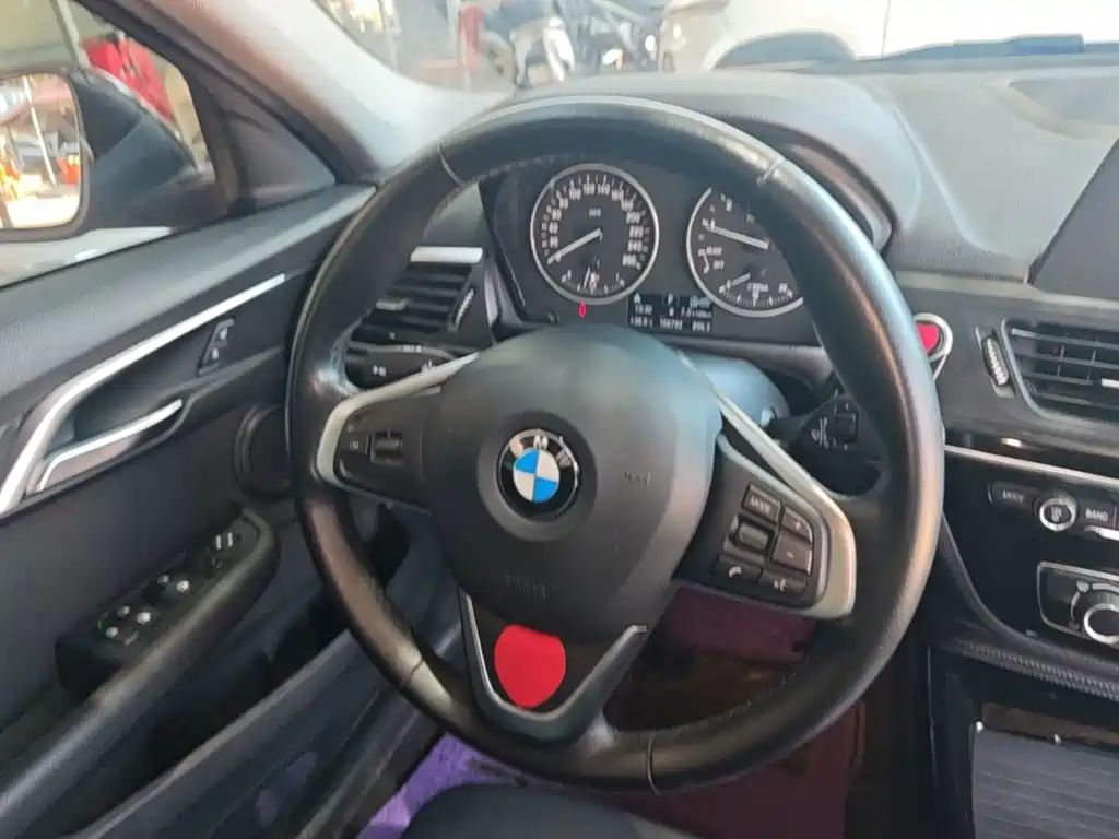 BMW 1 Series 2017 — фото 11