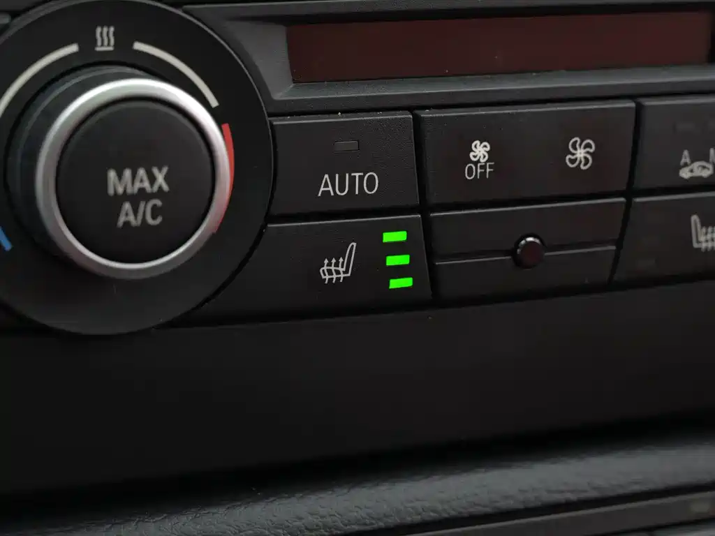 BMW X1 2013 — фото 11