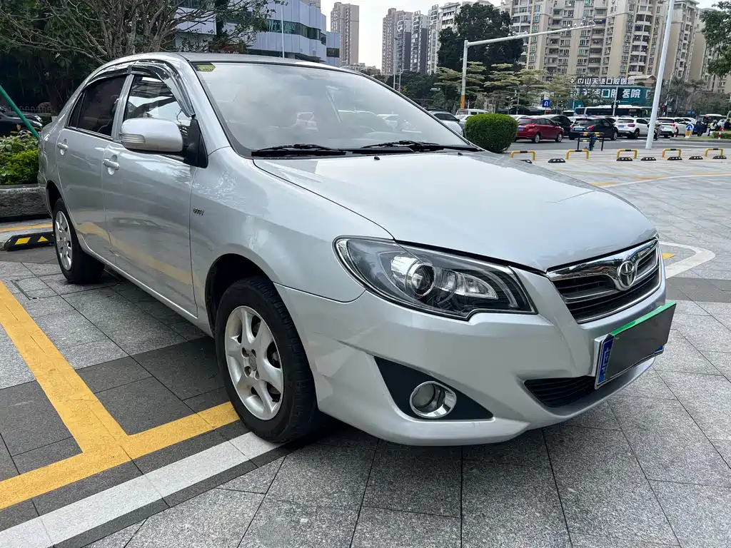 Toyota Corolla 2015 — фото 2