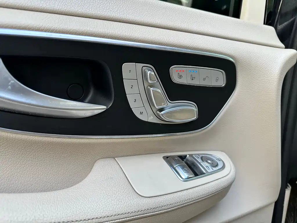 Mercedes-Benz V-Class 2019 — фото 12