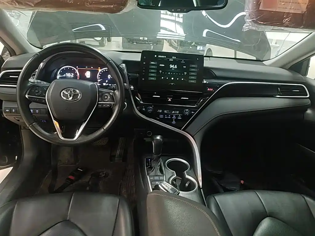 Toyota Camry 2023 — фото 10