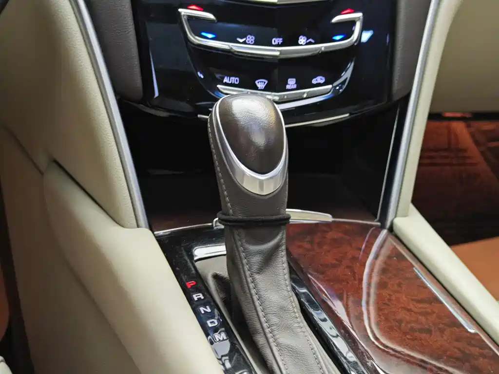 Cadillac XTS 2015 — фото 19