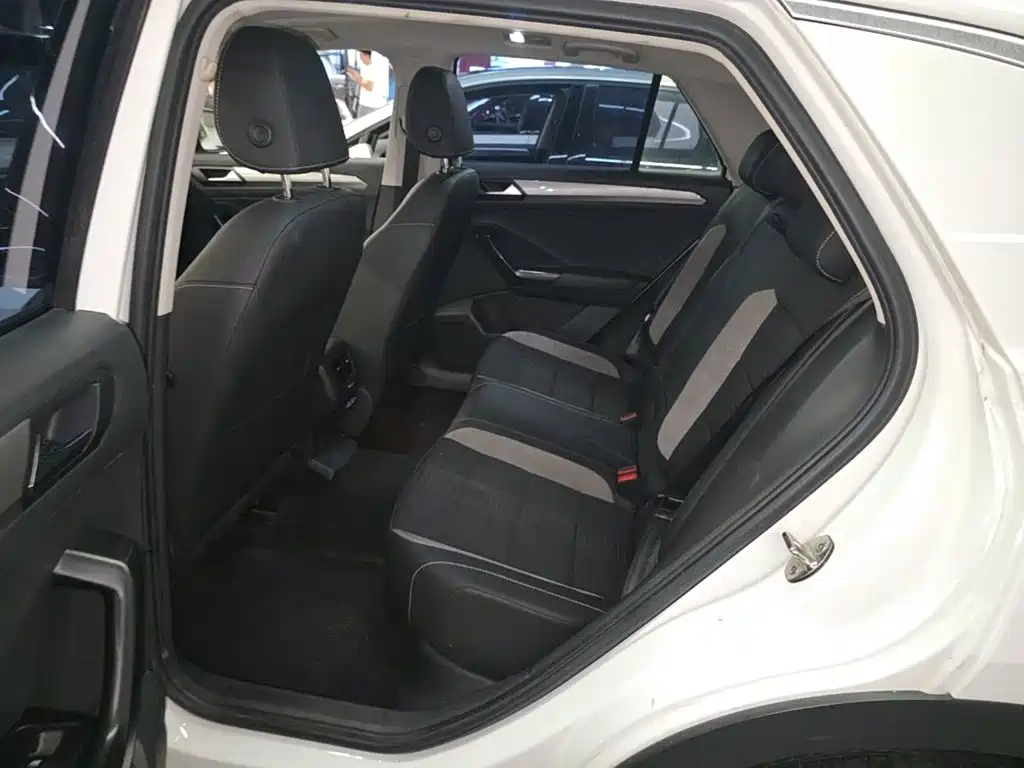 Volkswagen T-Roc 2023 — фото 17