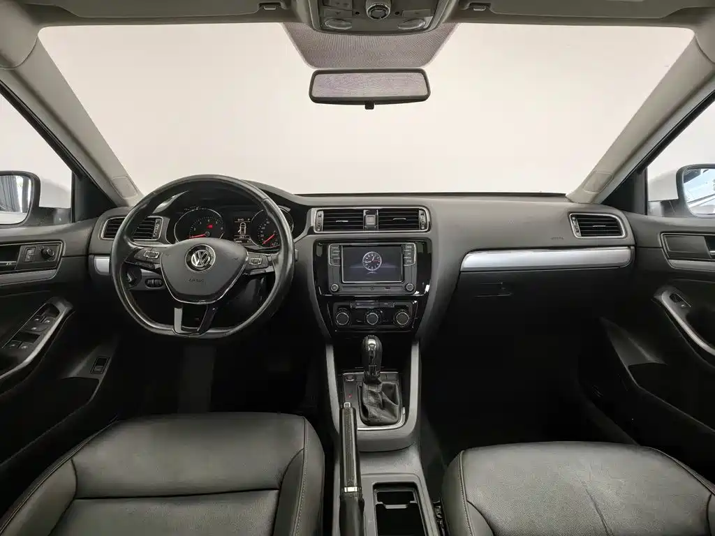 Volkswagen Sagitar 2019