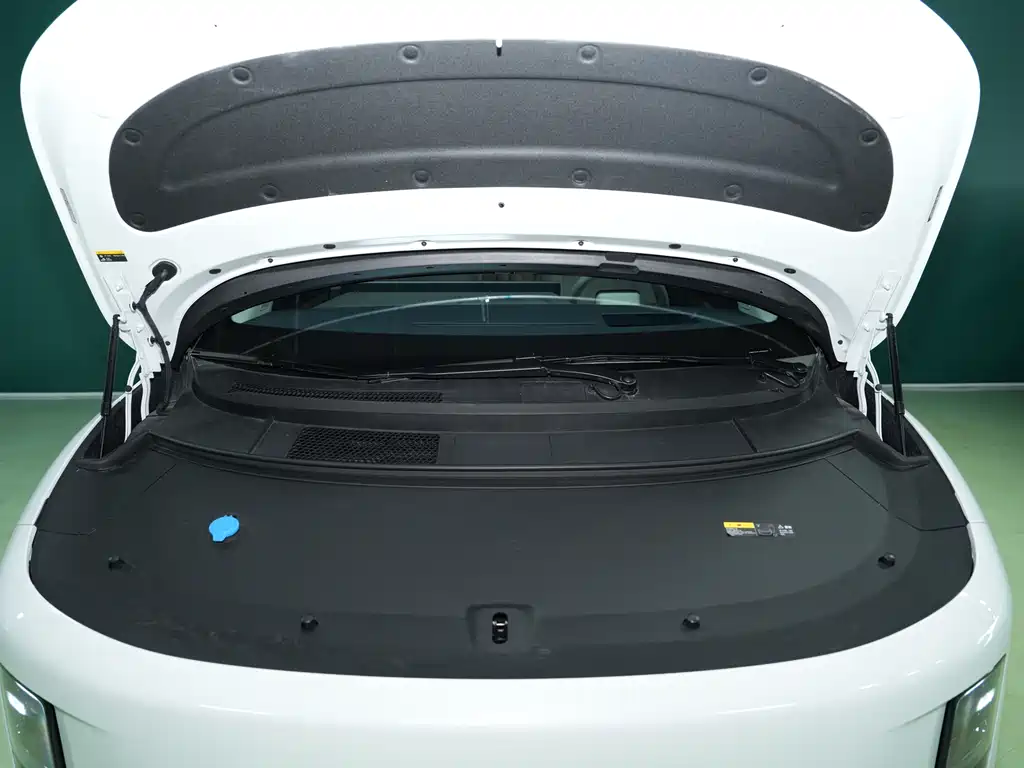 Li Auto i8 2025 — фото 32