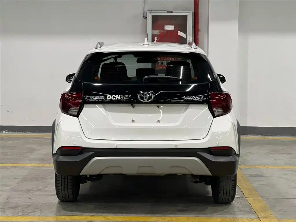 Toyota Yaris L 2022 — фото 6