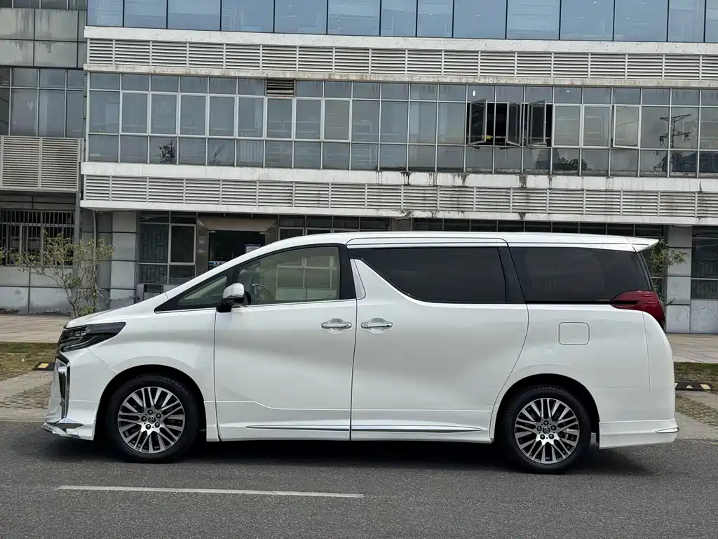 Toyota Alphard 2016 — фото 17