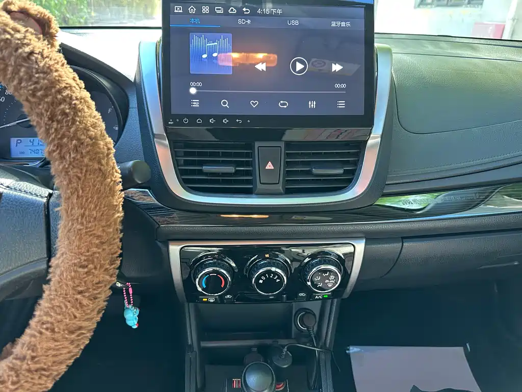 Toyota Yaris L 2017 — фото 16