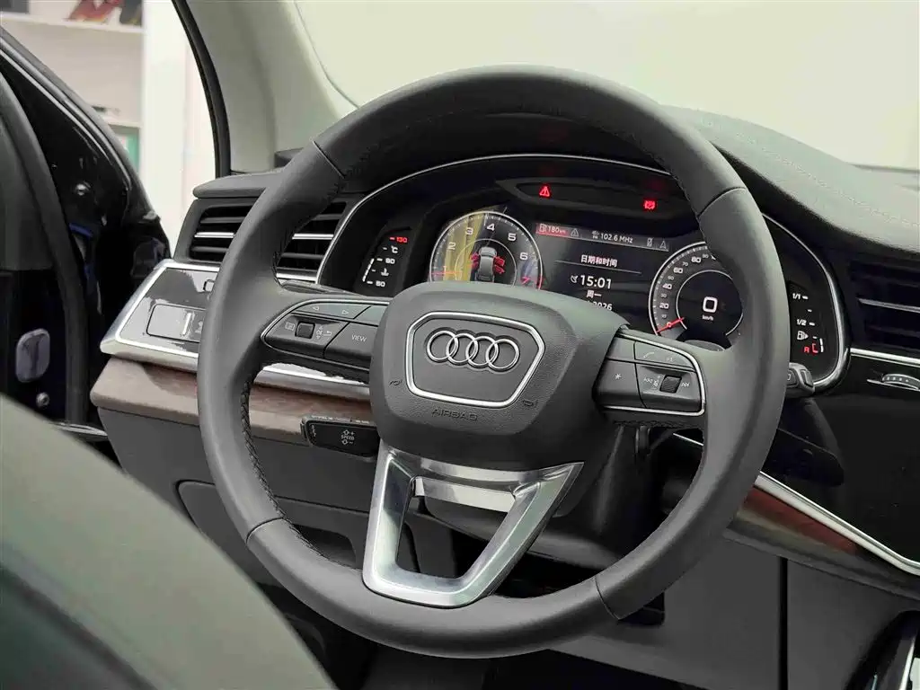Audi Q7 2023 — фото 12