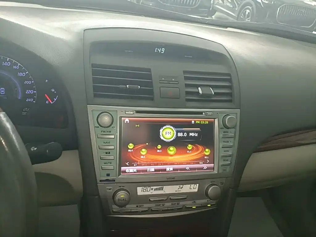Toyota Camry 2014 — фото 13