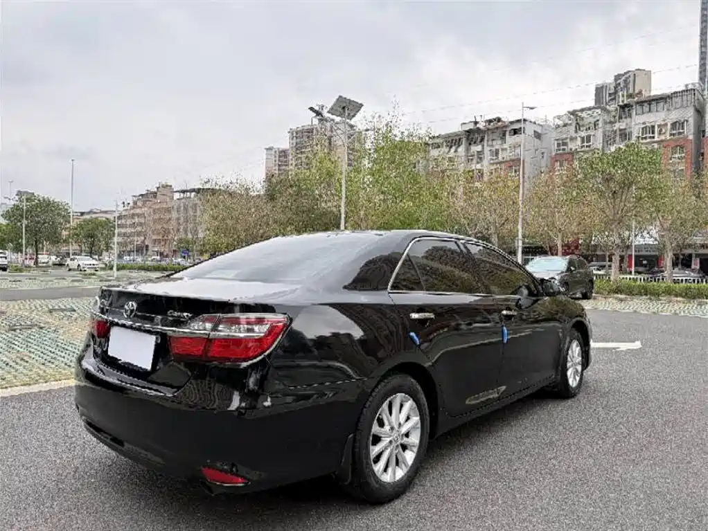 Toyota Camry 2016 — фото 9
