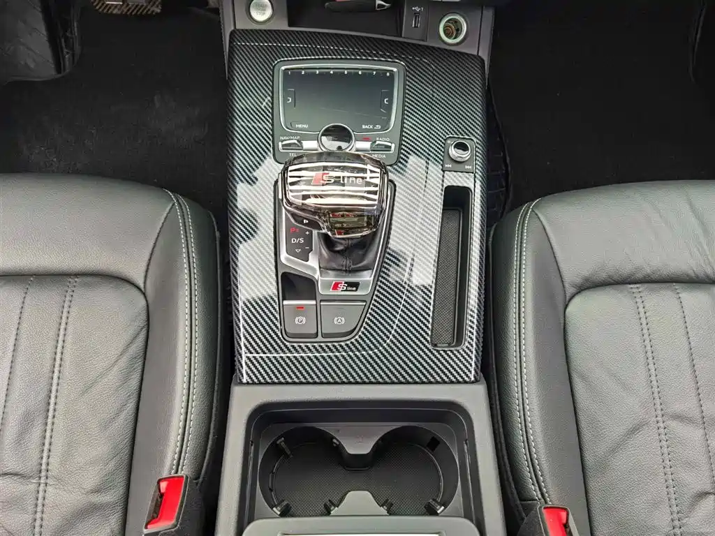 Audi Q5L 2021 — фото 18