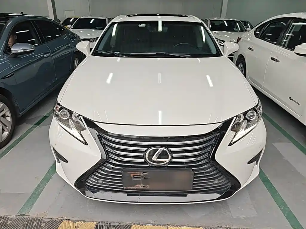 Lexus ES 2018 — фото 3
