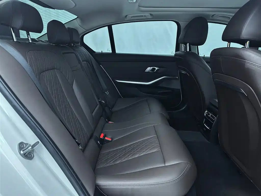 BMW 3 Series 2023 — фото 13