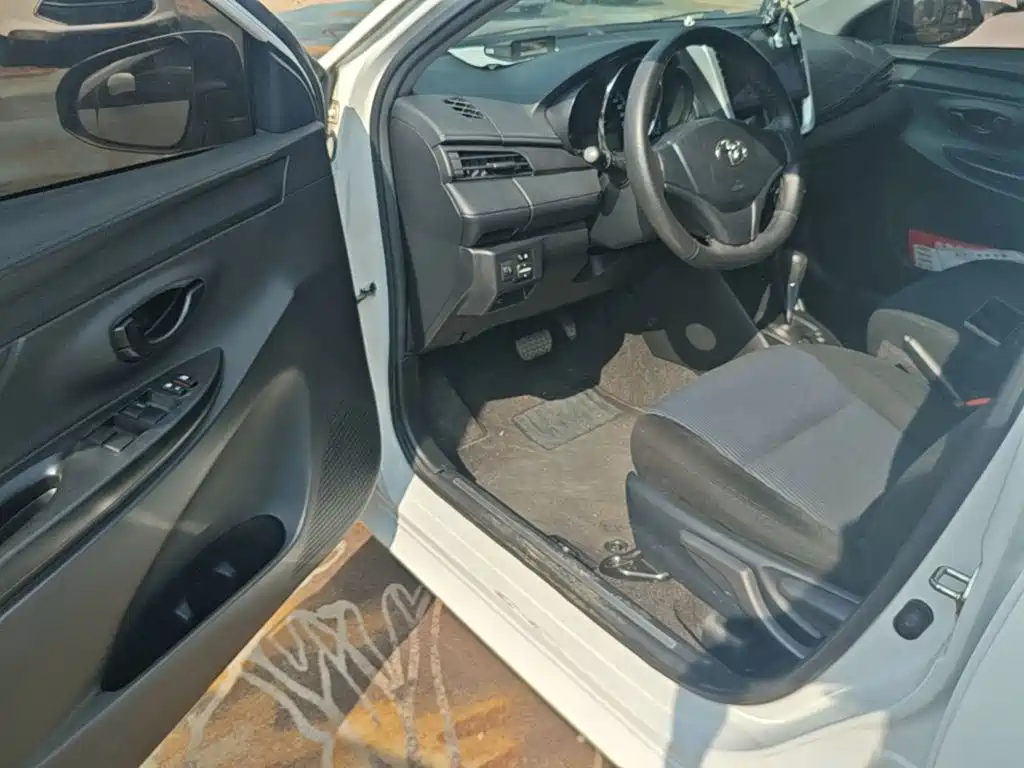 Toyota Yaris L 2019 — фото 16