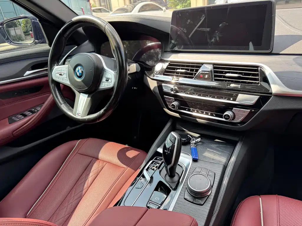BMW 5 Series New Energy 2023 — фото 15