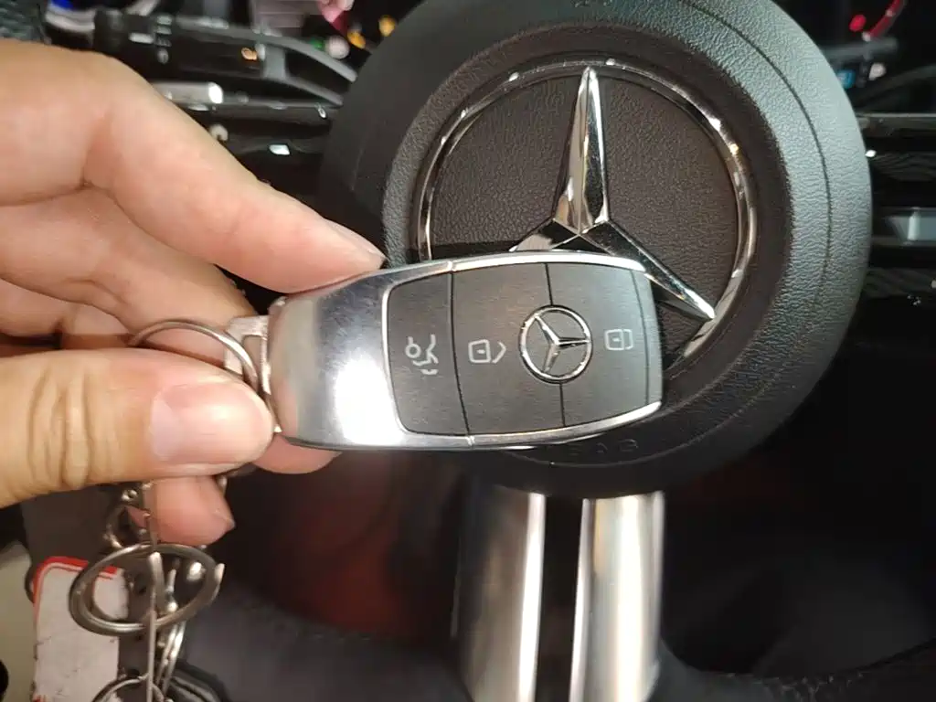 Mercedes-Benz C-Class 2023 — фото 17