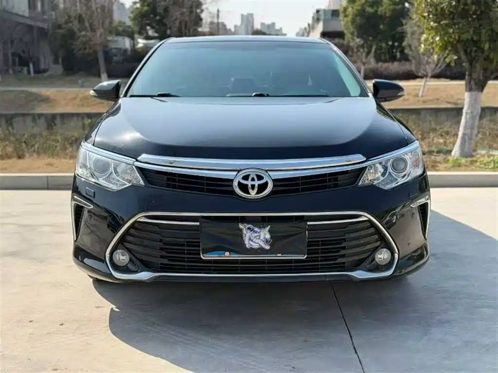 Toyota Camry 2017 — фото 1