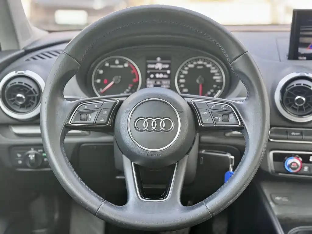 Audi A3 2018 — фото 9