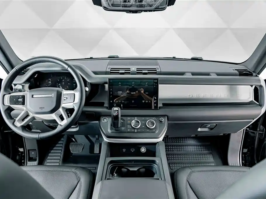 Land Rover Defender 2024 — фото 15