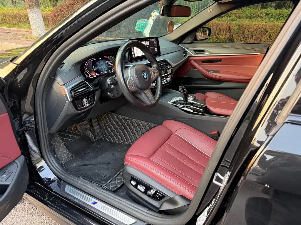 BMW 5 Series 2023 — фото 11