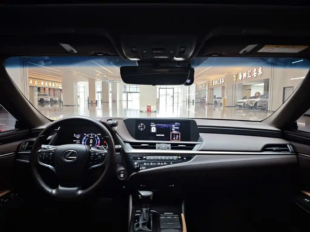 Lexus ES 2020 — фото 14
