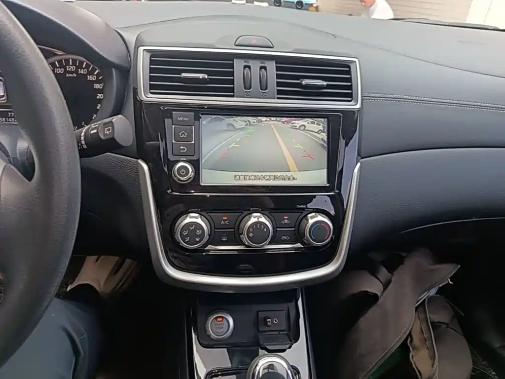 Nissan Tiida 2016 — фото 13