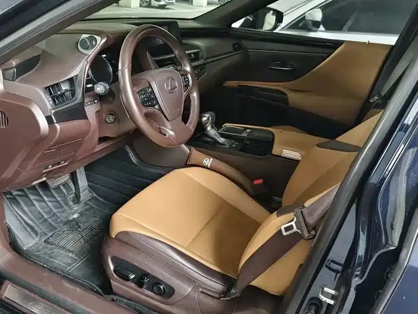 Lexus ES 2021