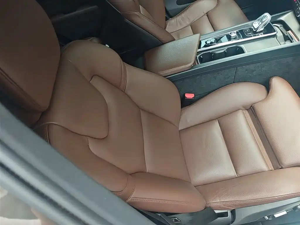 Volvo XC60 PHEV 2021 — фото 25